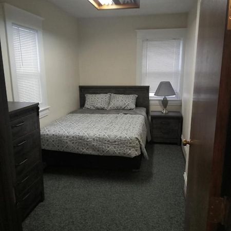 E. Michigan Walk Up Furnished 2 Bedroom Apt Lansing Kültér fotó