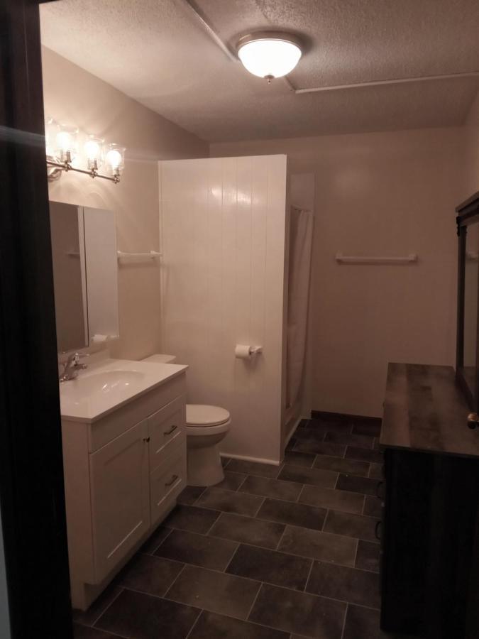 E. Michigan Walk Up Furnished 2 Bedroom Apt Lansing Kültér fotó