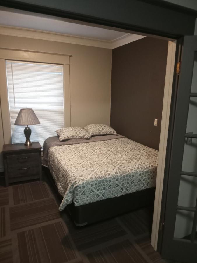 E. Michigan Walk Up Furnished 2 Bedroom Apt Lansing Kültér fotó