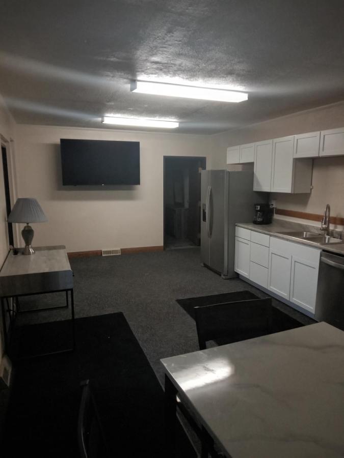 E. Michigan Walk Up Furnished 2 Bedroom Apt Lansing Kültér fotó
