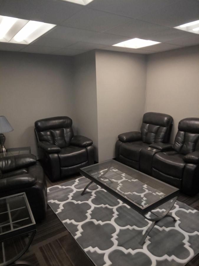 E. Michigan Walk Up Furnished 2 Bedroom Apt Lansing Kültér fotó