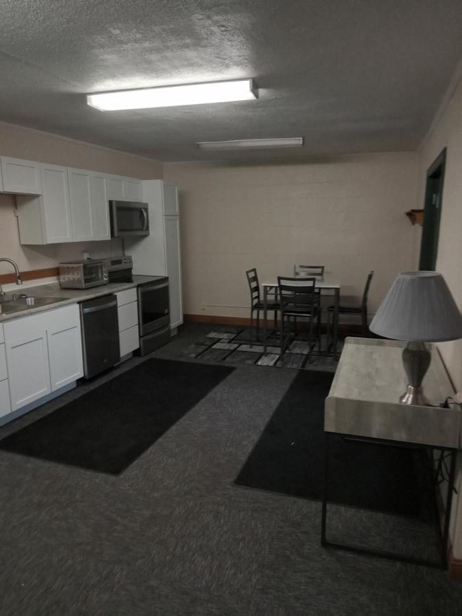 E. Michigan Walk Up Furnished 2 Bedroom Apt Lansing Kültér fotó